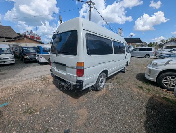 Toyota Grand HiAce 2001 White