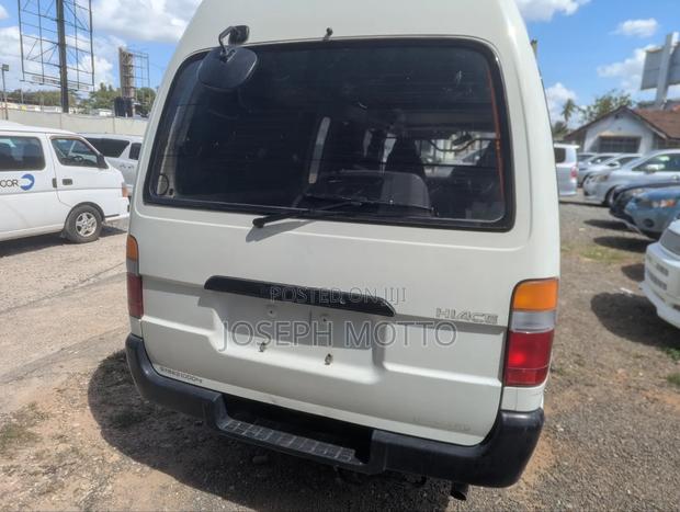Toyota Grand HiAce 2001 White