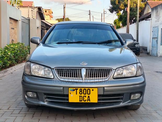 Nissan Bluebird 2002 Gray