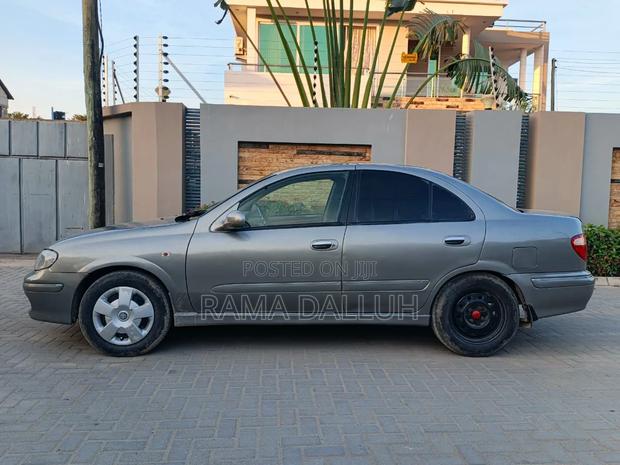 Nissan Bluebird 2002 Gray