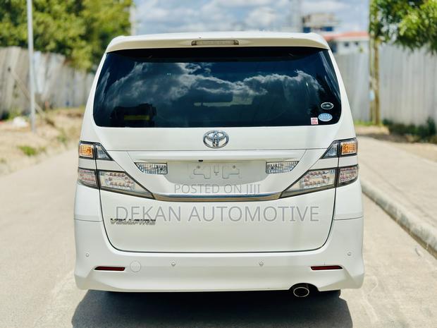 Toyota Vellfire V 2.4 FWD 7-Seater 2010 White