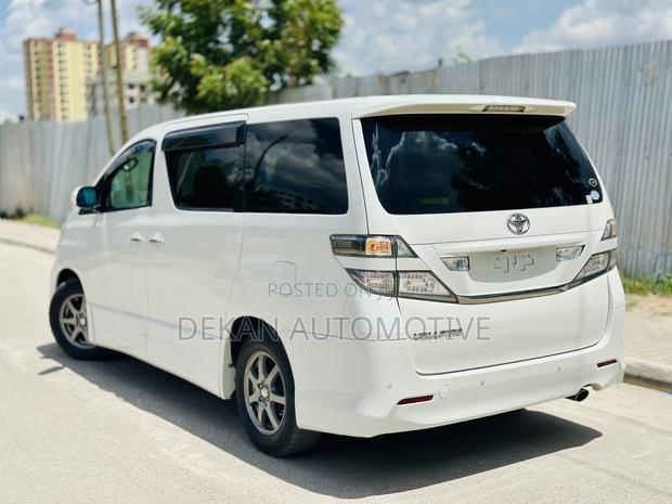 Toyota Vellfire V 2.4 FWD 7-Seater 2010 White