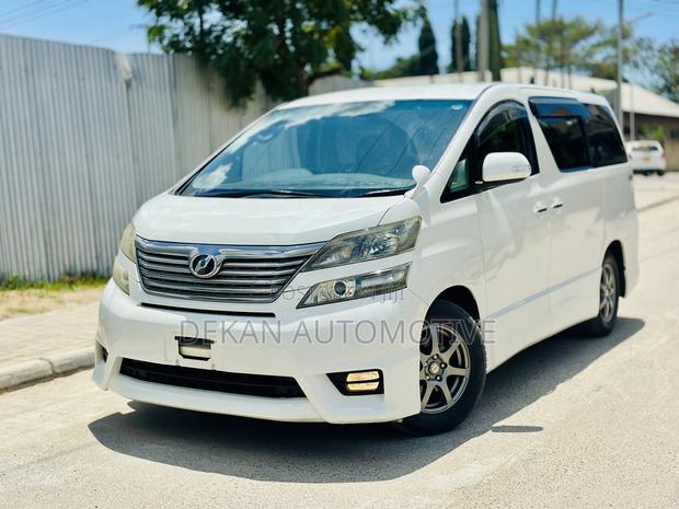 Toyota Vellfire V 2.4 FWD 7-Seater 2010 White