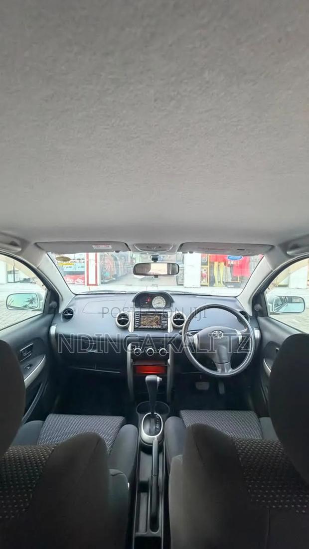 Toyota IST 2004 Silver