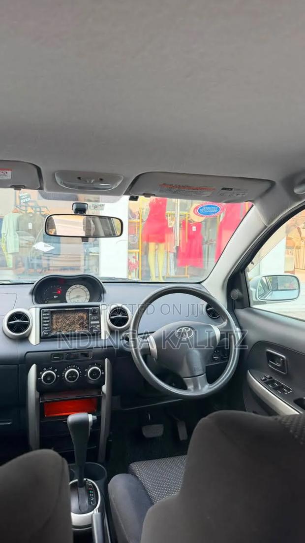 Toyota IST 2004 Silver