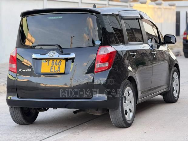 Toyota Ractis 2007 Black