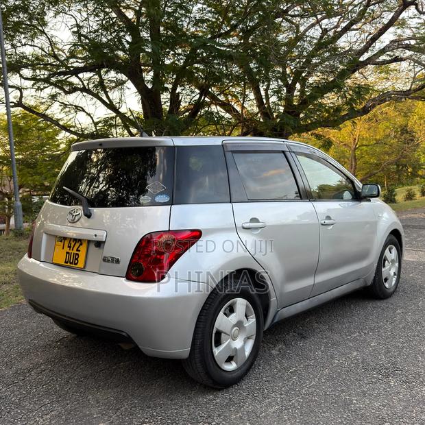 Toyota IST 2005 Silver