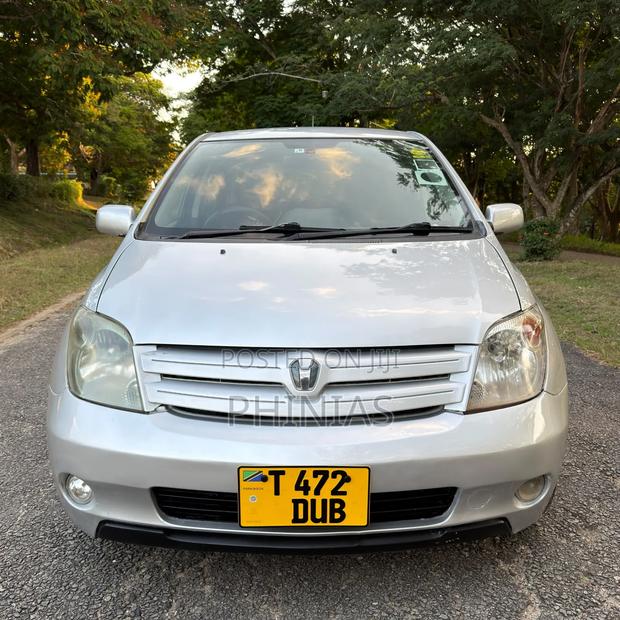 Toyota IST 2005 Silver