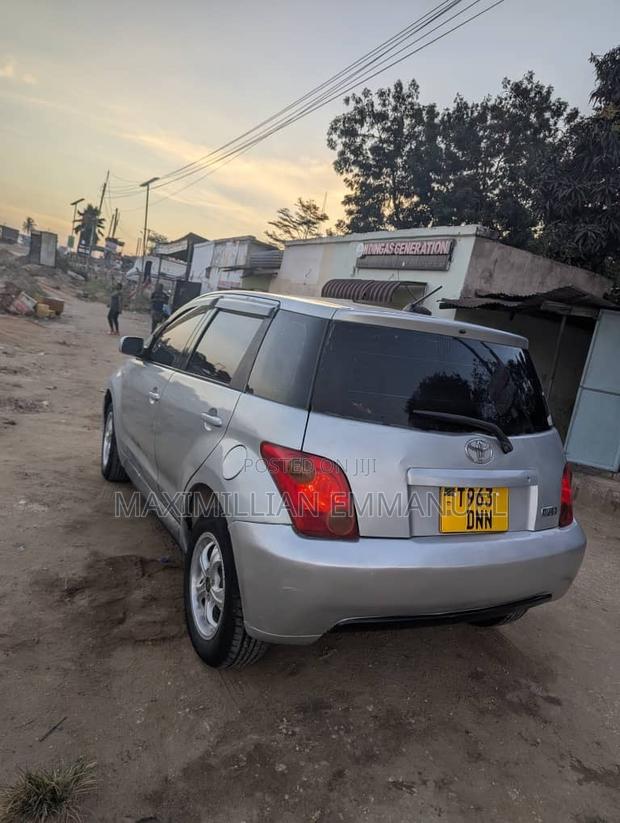 Toyota IST 2005 Silver