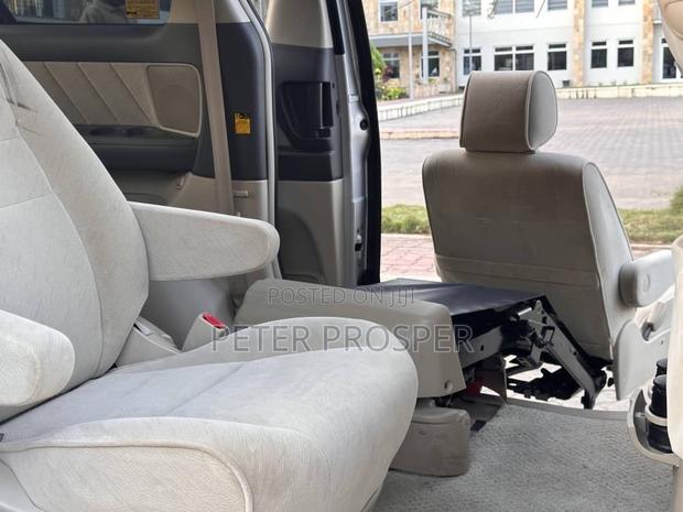 Toyota Alphard 2.4 Petrol AWD 2007 Silver