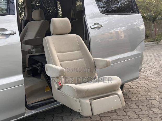 Toyota Alphard 2.4 Petrol AWD 2007 Silver
