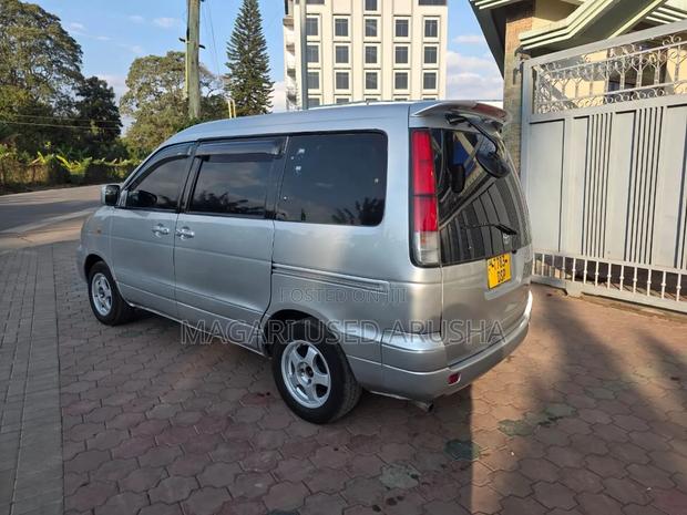 Toyota Noah 2001 Silver
