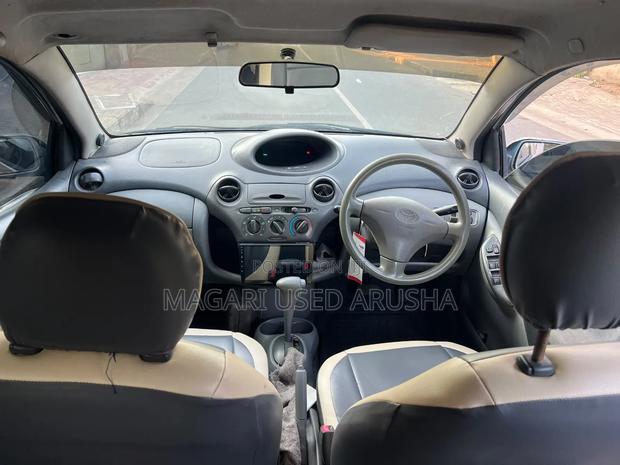 Toyota Vitz 2002 Pink