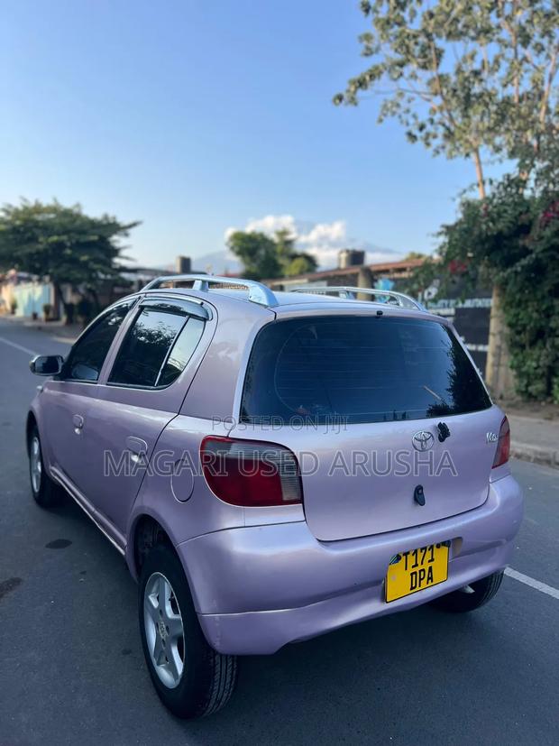 Toyota Vitz 2002 Pink