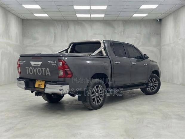 Toyota Hilux 2019 Gray