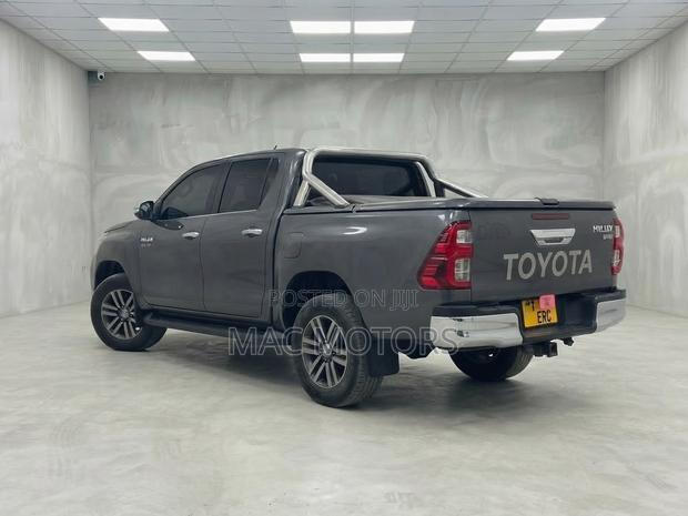 Toyota Hilux 2019 Gray