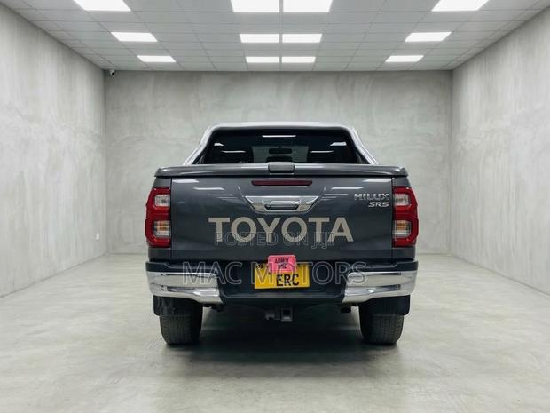 Toyota Hilux 2019 Gray