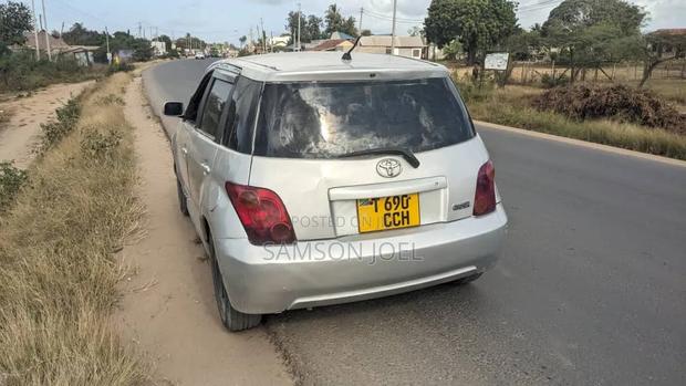 Toyota IST 2005 Silver