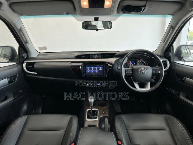 Toyota Hilux Revo Double Cab Deisel 2.4 AWD 2022 Pearl