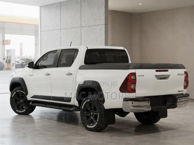 Toyota Hilux Revo Double Cab Deisel 2.4 AWD 2022 Pearl