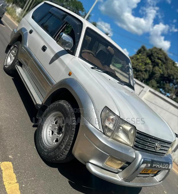 Toyota Land Cruiser Prado 1999 White