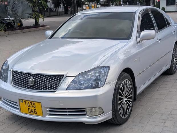Toyota Crown Royale 2005 Silver