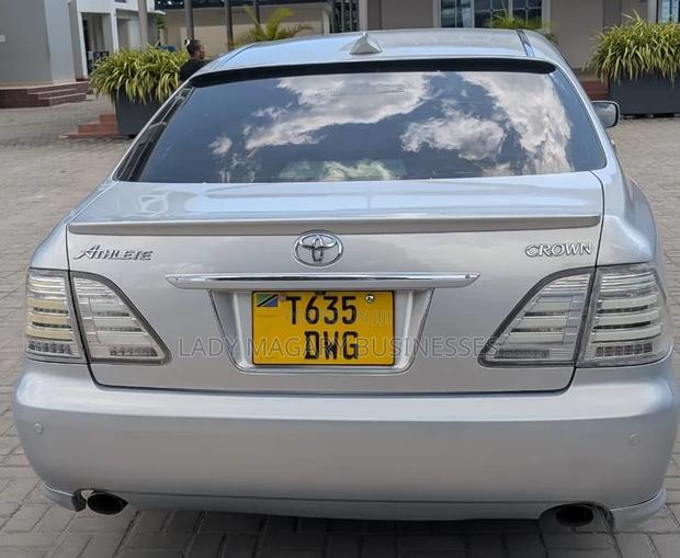 Toyota Crown Royale 2005 Silver