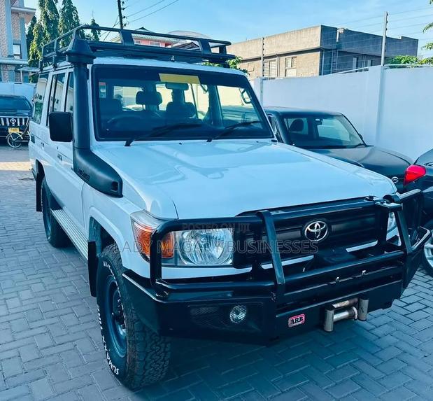 Toyota Land Cruiser 2020 White