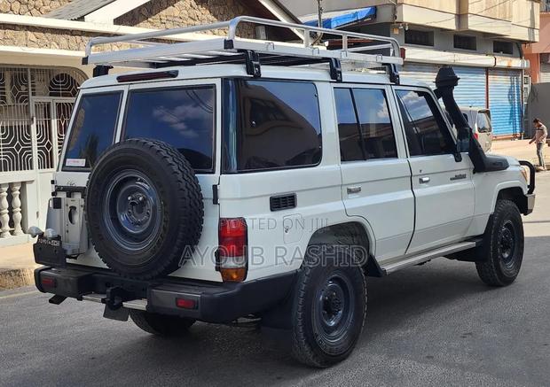 Toyota Land Cruiser 2018 White