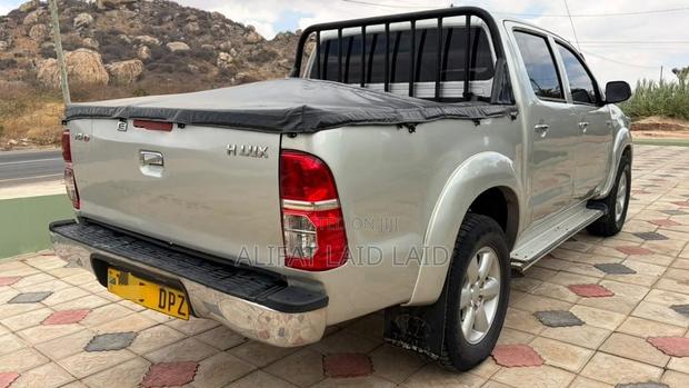 Toyota Hilux 2010 Silver