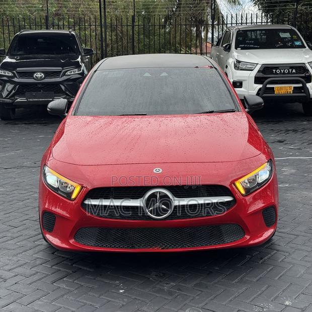 Mercedes-Benz C180 2020 Red