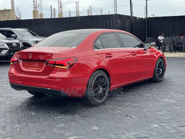 Mercedes-Benz C180 2020 Red