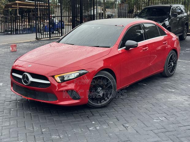 Mercedes-Benz C180 2020 Red