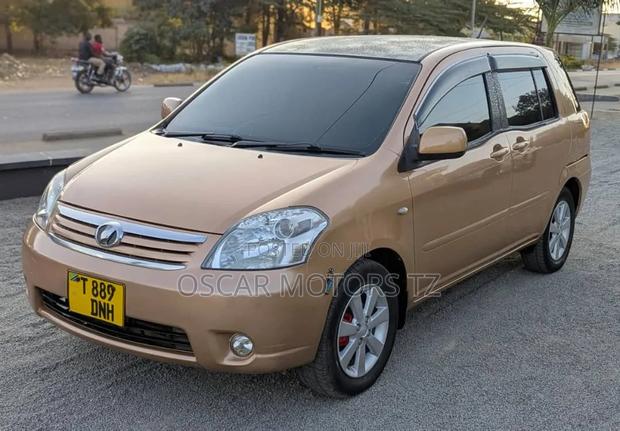 Toyota Raum 2006 Gold
