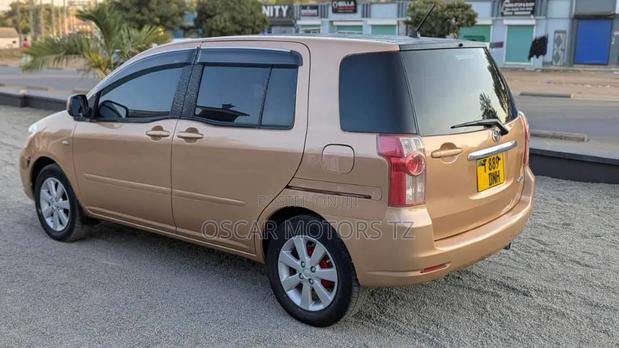 Toyota Raum 2006 Gold