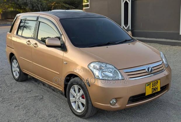 Toyota Raum 2006 Gold