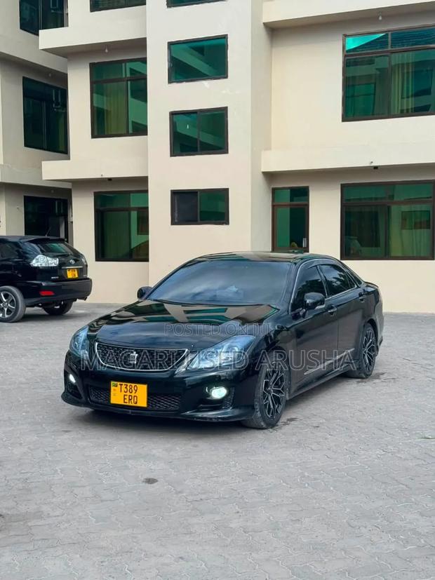 Toyota Crown 2010 Black
