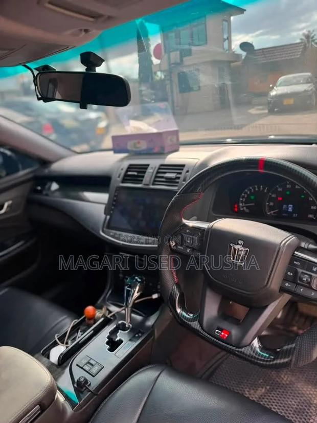 Toyota Crown 2010 Black