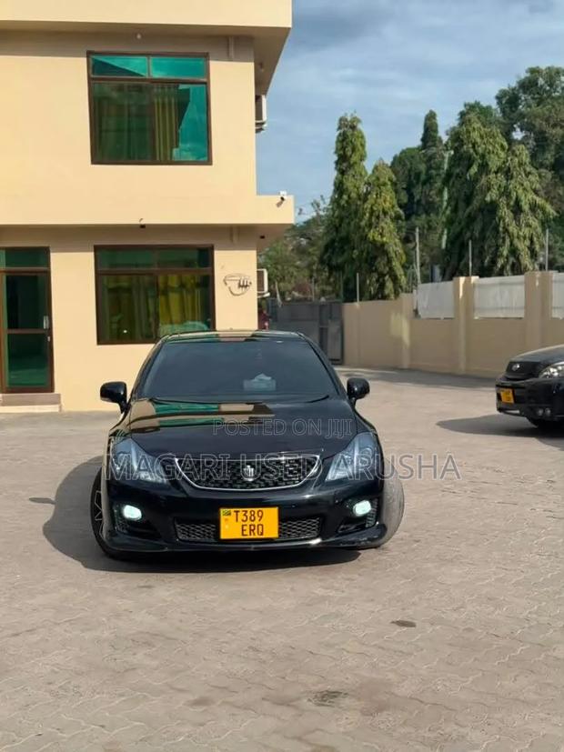 Toyota Crown 2010 Black