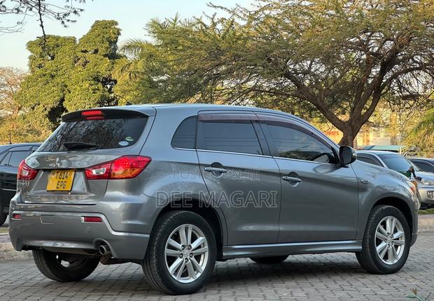 Mitsubishi RVR 2.0 2011 Gray