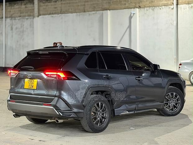 Toyota RAV4 2021 Gray
