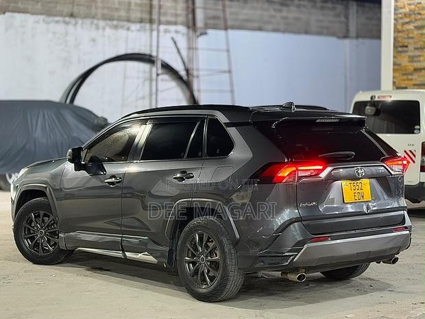 Toyota RAV4 2021 Gray