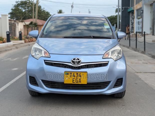 Toyota Ractis 2013 Blue