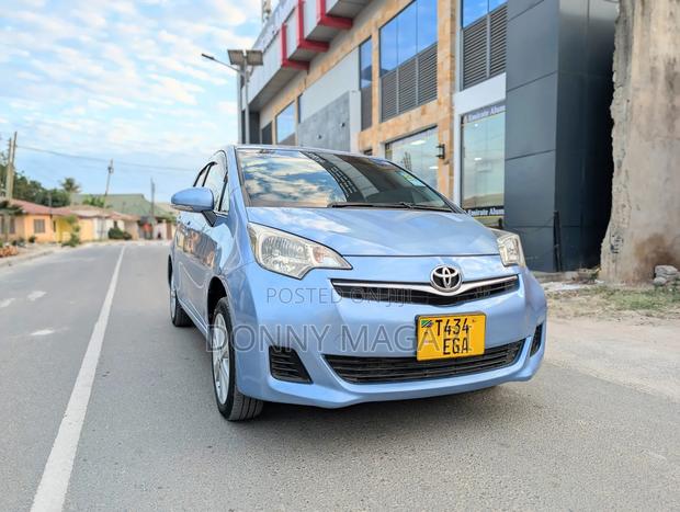 Toyota Ractis 2013 Blue