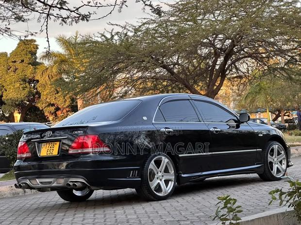 Toyota Crown 2006 Black