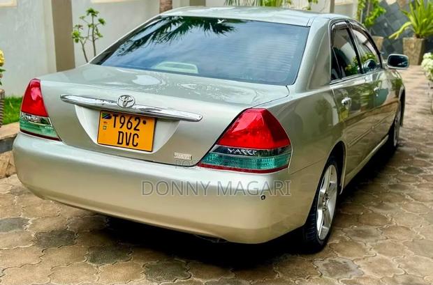 Toyota Mark II 2004 Silver