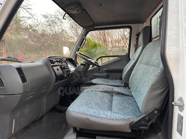 Mitsubishi Canter 2001 White