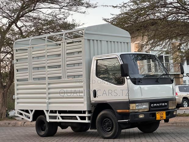 Mitsubishi Canter 2001 White