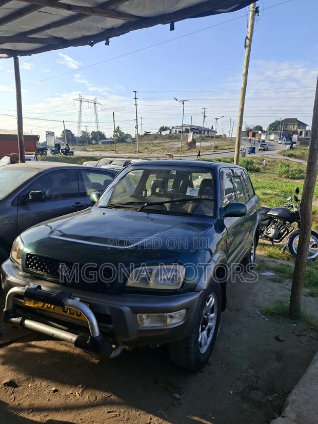 Toyota RAV4 2001 Green