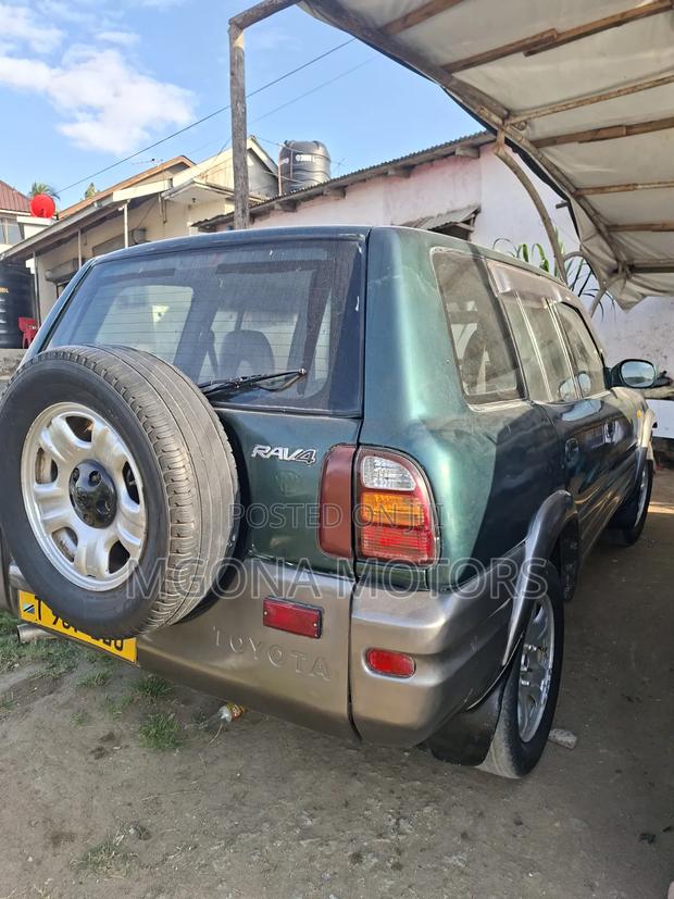 Toyota RAV4 2001 Green